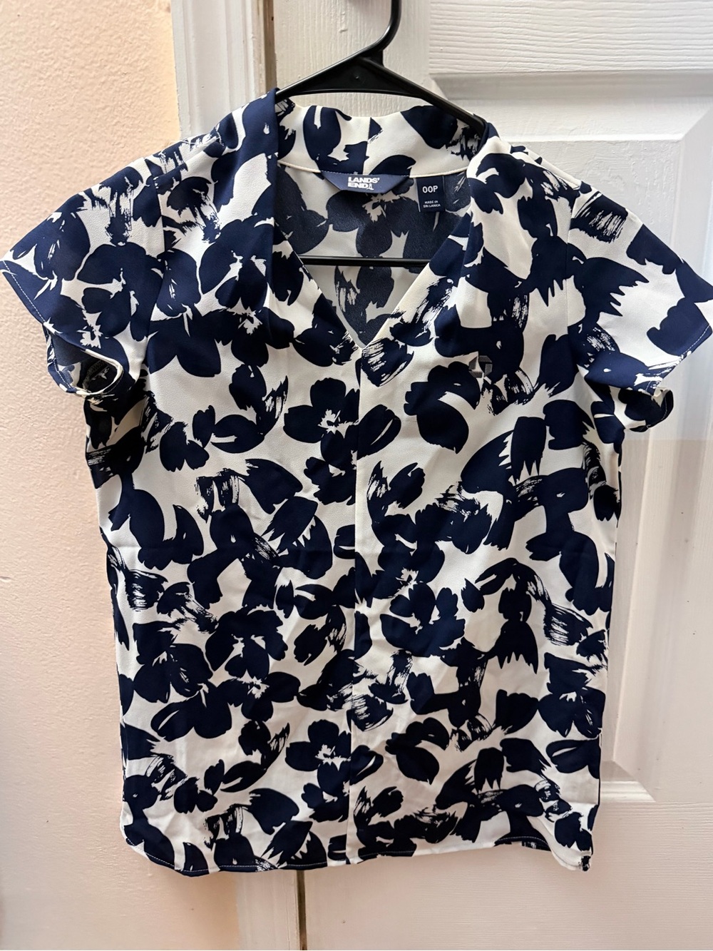 Chase Bank Logo Lands' End Navy and White Floral Short-Sleeve Blouse